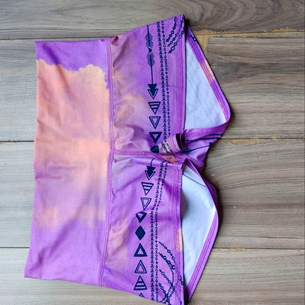 Teeki yoga shorts sz medium